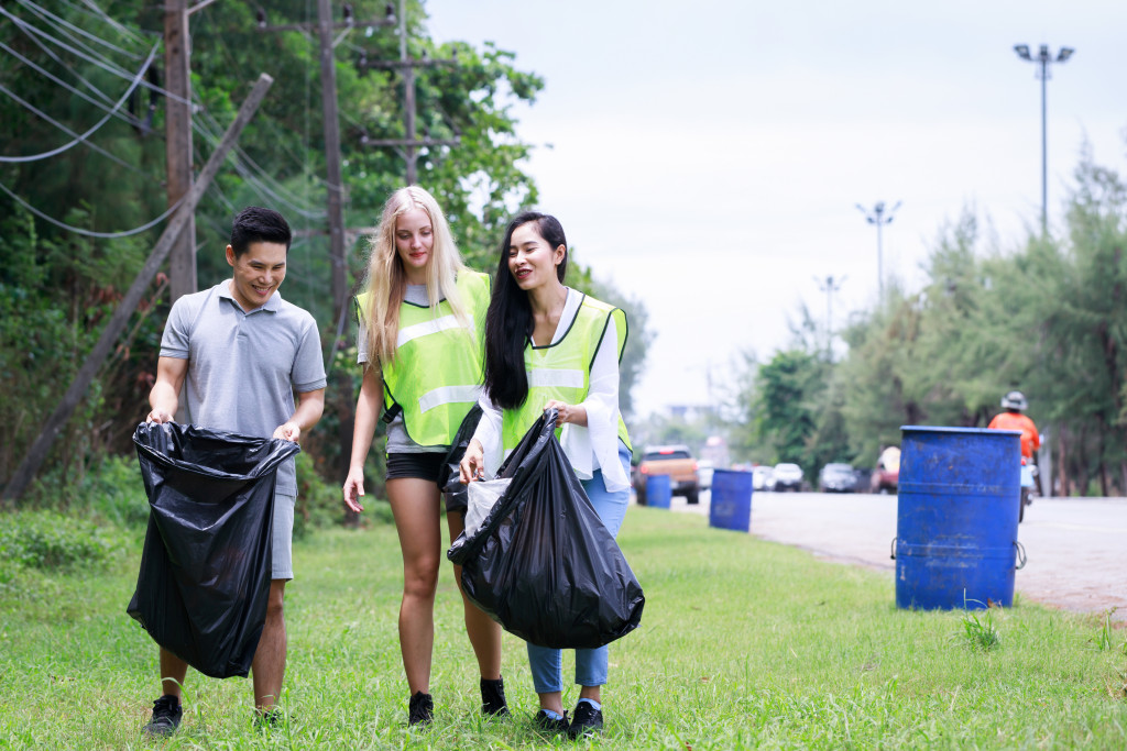 Volunteer employees at work